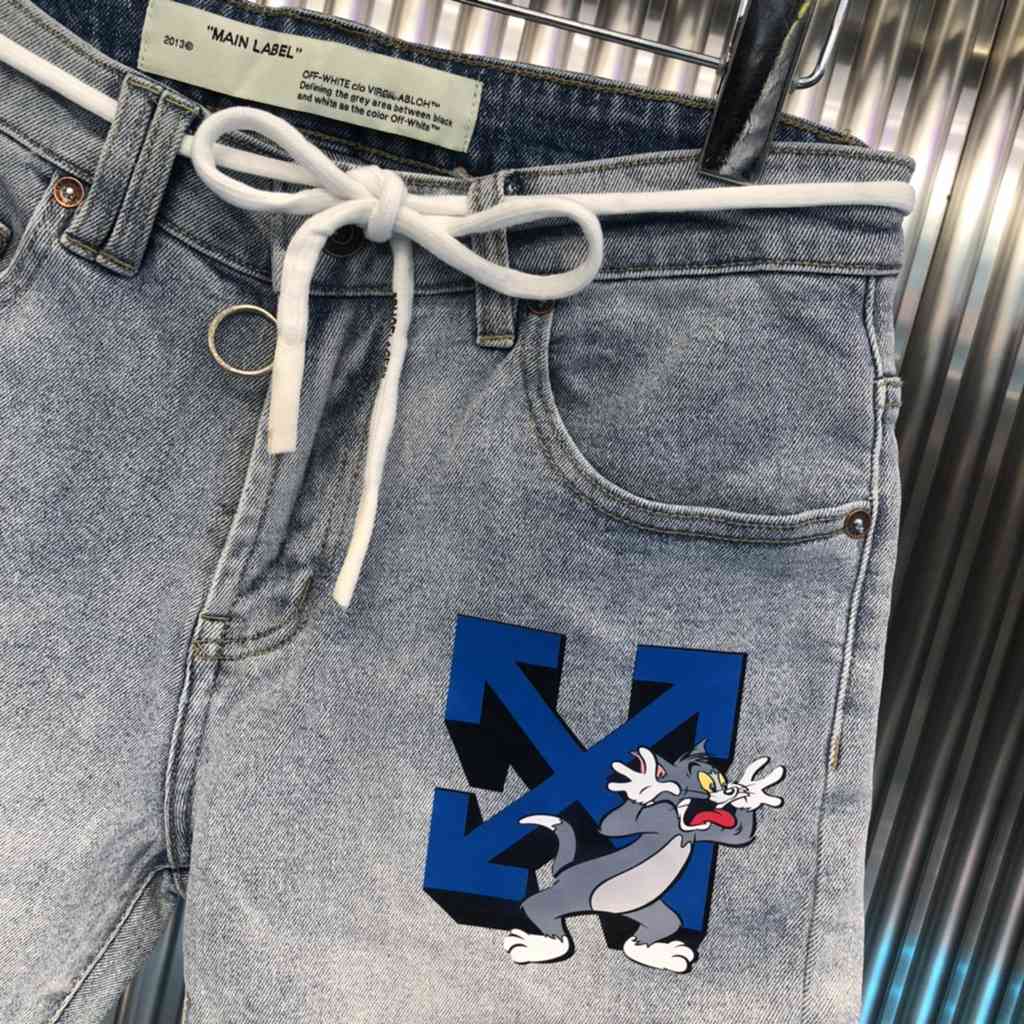 OFF WHITE